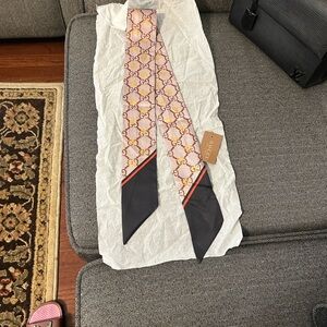 Gucci Beige and Black Patterned Silk Tie